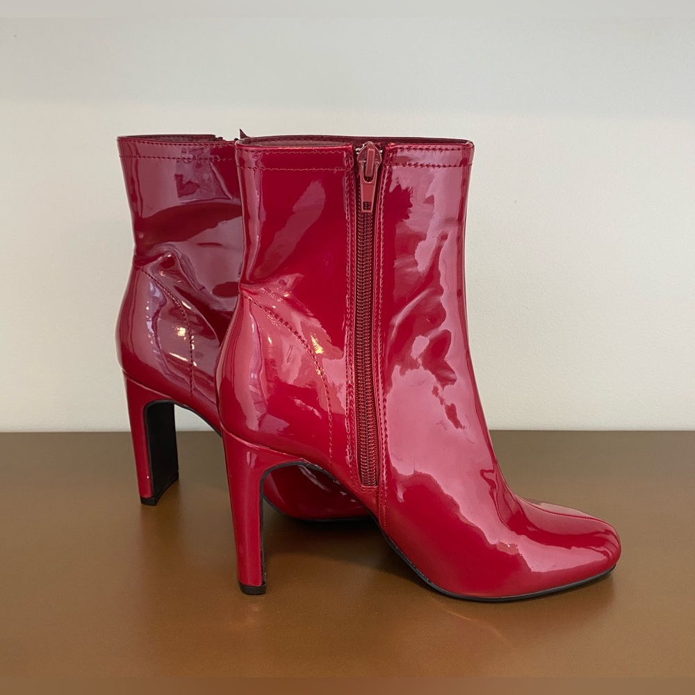 High heeled booties                                                  Red